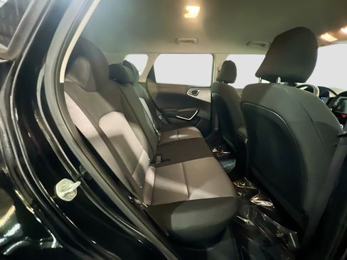 Used 2023 Kia Soul LX w/ LX Technology Package FWD image 18