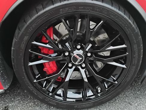 Used 2015 Chevrolet Corvette Z06 w/ 3LZ Preferred Equipment Group image 12