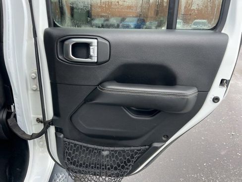 Used 2020 Jeep Gladiator Overland image 12