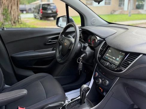 Used 2017 Chevrolet Trax LT AWD/4WD image 14