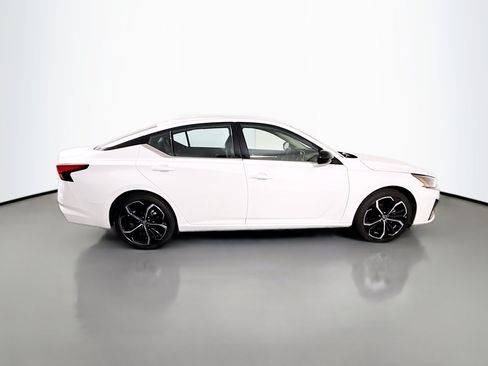 Used 2024 Nissan Altima 2.5 SR FWD image 11
