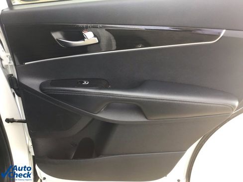 Used 2020 Kia Sorento LX image 14