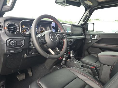 Used 2024 Jeep Gladiator Rubicon AWD/4WD image 24