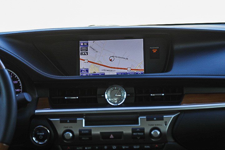 Used 2014 Lexus ES 300h w/ Premium Package w/Bamboo Trim FWD image 14