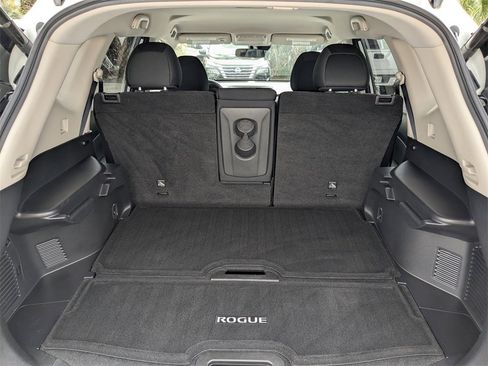 Used 2020 Nissan Rogue SV image 14