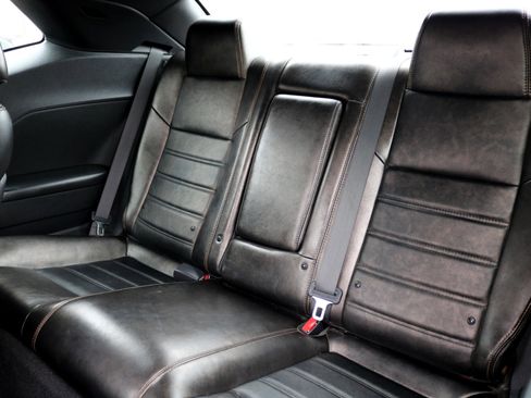 Used 2014 Dodge Challenger SXT image 30