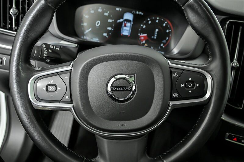 Used 2019 Volvo XC60 T6 Momentum w/ Multimedia Package AWD/4WD image 24