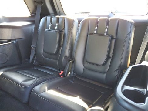Used 2017 Ford Explorer XLT w/ Equipment Group 202A image 28