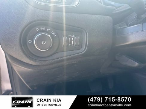 Used 2018 Jeep Renegade Limited w/ UConnect 8.4 Nav Group AWD/4WD image 16