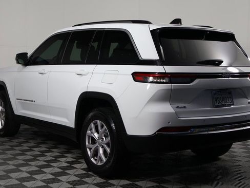 Used 2022 Jeep Grand Cherokee Limited w/ Luxury Tech Group II AWD/4WD image 6