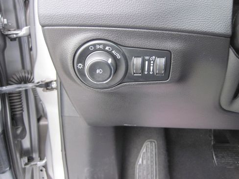 Used 2020 Jeep Compass Limited image 9