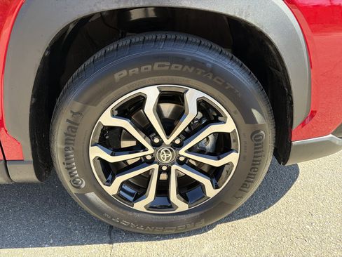 Used 2025 Toyota Corolla Cross AWD Hybrid w/ Moonroof Package image 12