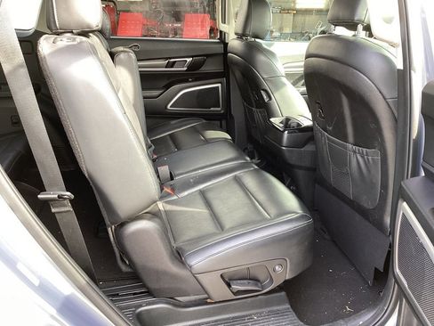 Used 2021 Kia Telluride LX image 4