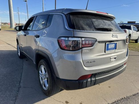 Used 2023 Jeep Compass Sport image 5