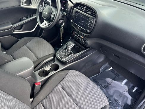 Used 2023 Kia Soul LX FWD image 31