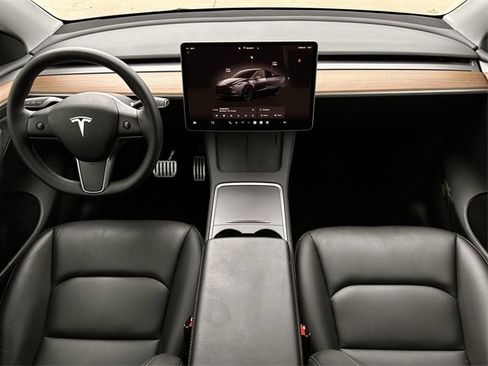 Used 2023 Tesla Model Y Performance image 11
