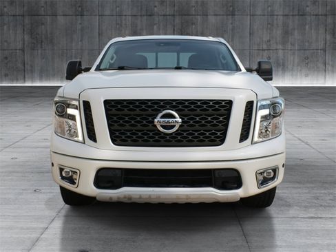 Used 2018 Nissan Titan PRO-4X w/ Pro-4x Convenience Package image 9