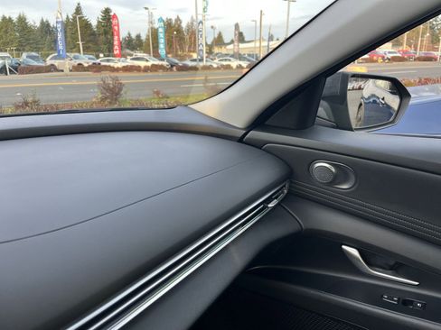 Used 2025 Hyundai Elantra Limited image 38