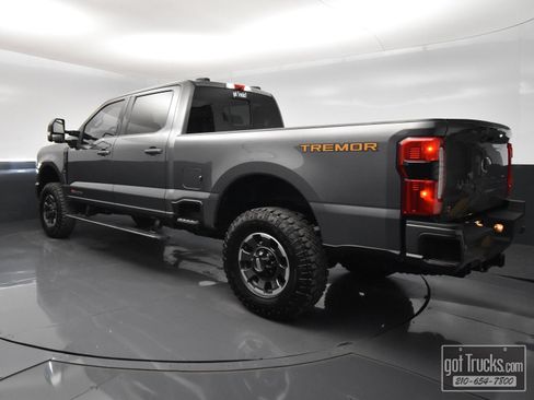 Used 2023 Ford F250 Lariat w/ Lariat Ultimate Package AWD/4WD image 5