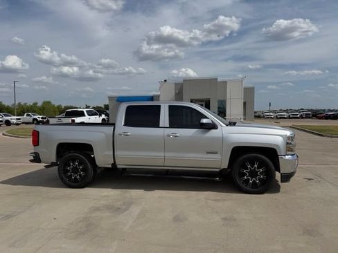 Used 2018 Chevrolet Silverado 1500 LT w/ Texas Edition RWD image 6