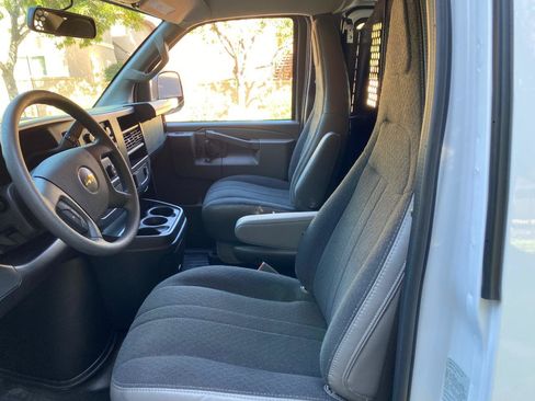 Used 2025 Chevrolet Express 2500 w/ Driver Convenience Package RWD image 27