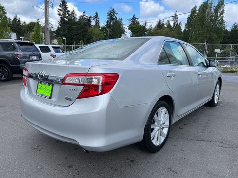 Used 2012 Toyota Camry XLE w/ Leather Pkg FWD image 4