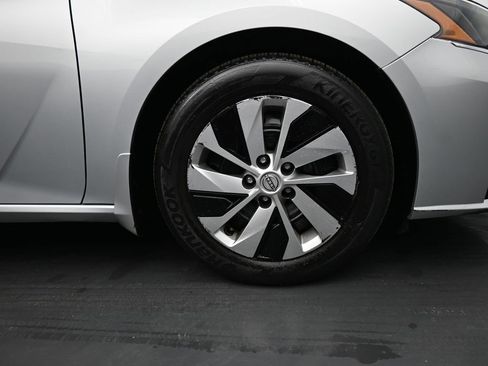 Used 2023 Nissan Altima 2.5 S image 2