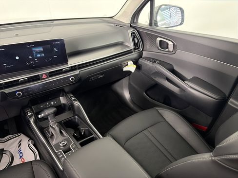 Used 2025 Kia Sorento S w/ Panoramic Sunroof Package image 39