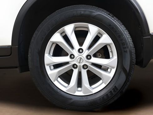 Used 2015 Nissan Rogue SV w/ SV Premium Package image 24