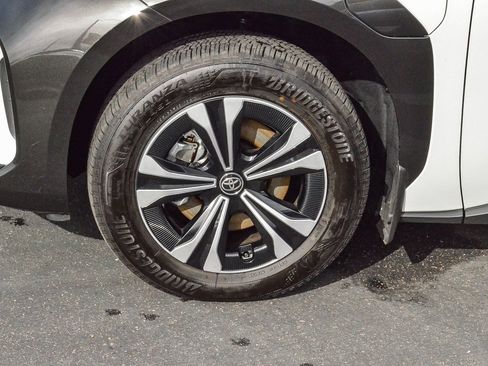 Certified 2025 Toyota bZ4X FWD image 10