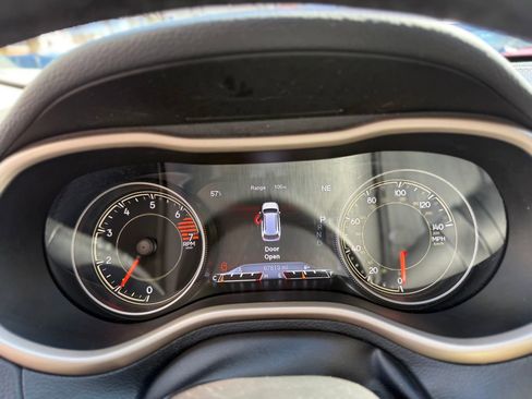 Used 2018 Jeep Cherokee Limited image 21