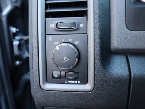 Used 2017 RAM 1500 Express image 11
