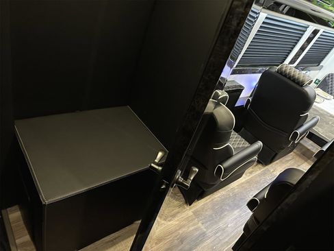 Used 2024 Mercedes-Benz Sprinter 3500 image 11