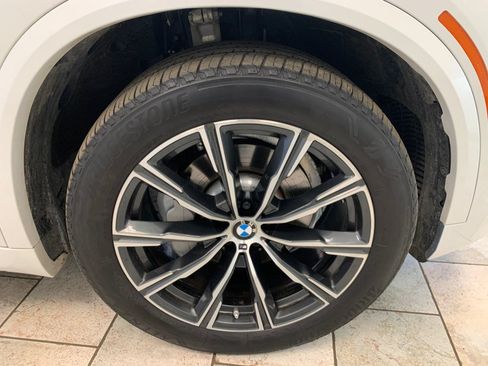 Used 2022 BMW X5 xDrive40i w/ M Sport Package AWD/4WD image 11