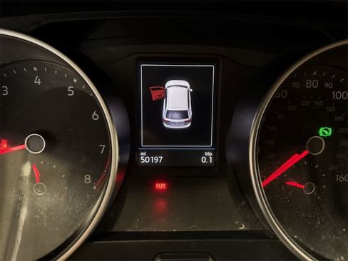 Used 2018 Volkswagen Tiguan SEL image 18