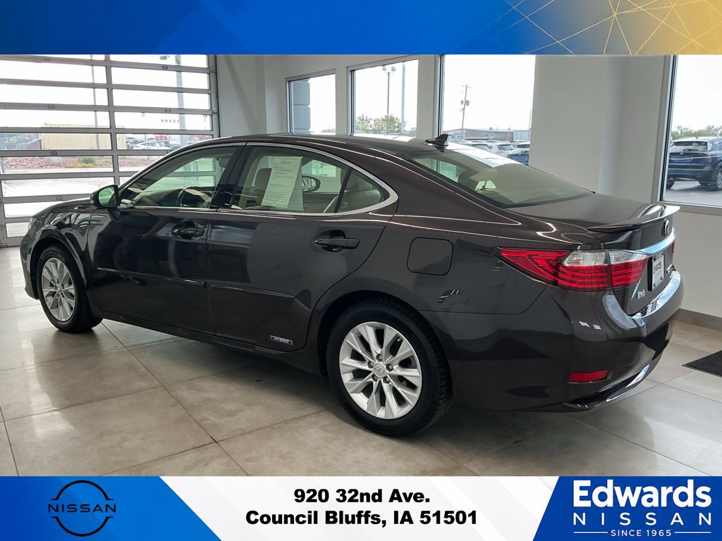 Used 2014 Lexus ES 300h w/ Luxury Package w/Bamboo Trim FWD image 6