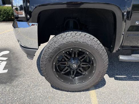 Used 2018 Chevrolet Silverado 1500 LT AWD/4WD image 30