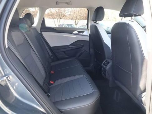 New 2026 Volkswagen Taos SE image 21