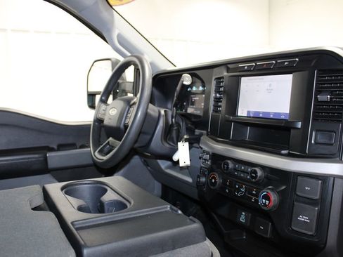 Used 2024 Ford F250 XLT image 36
