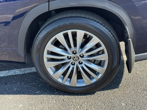 Used 2023 Toyota Highlander Platinum image 9