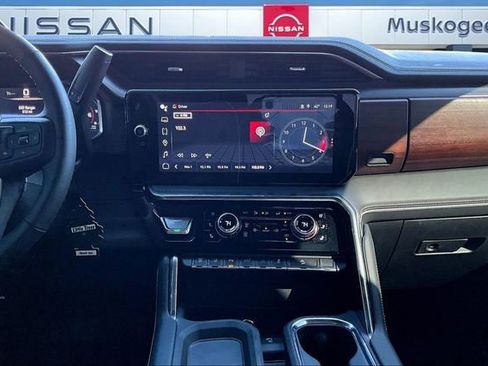 Used 2025 GMC Sierra 2500 Denali Ultimate image 10