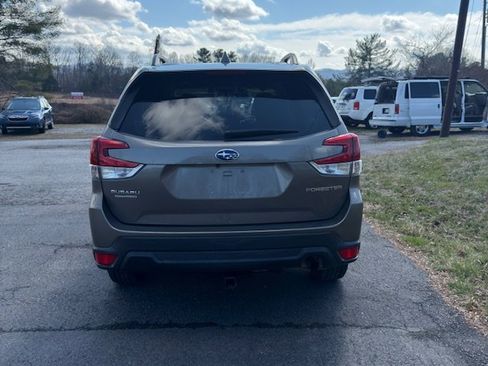 Used 2019 Subaru Forester Premium image 7