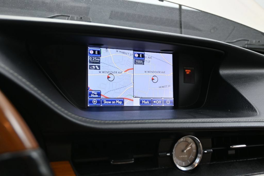 Used 2013 Lexus ES 300h w/ Luxury Pkg FWD image 17