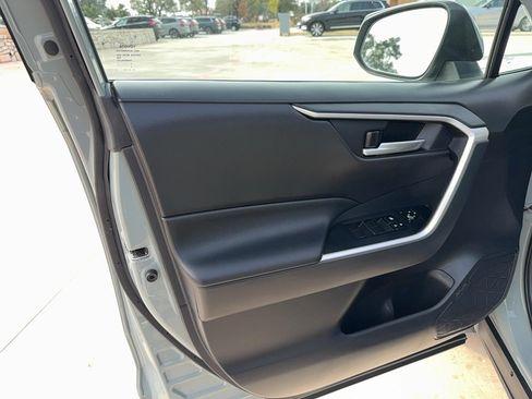 Used 2019 Toyota RAV4 XLE w/ Convenience Package image 10