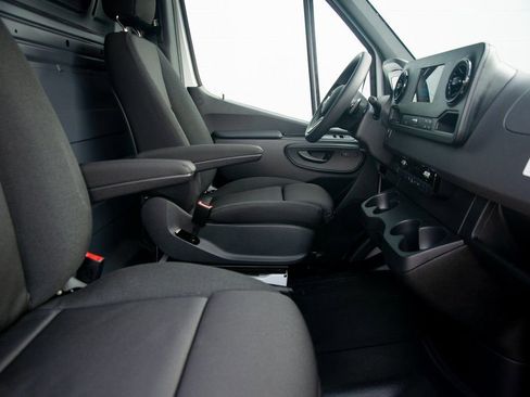 Used 2024 Mercedes-Benz Sprinter 3500 image 31