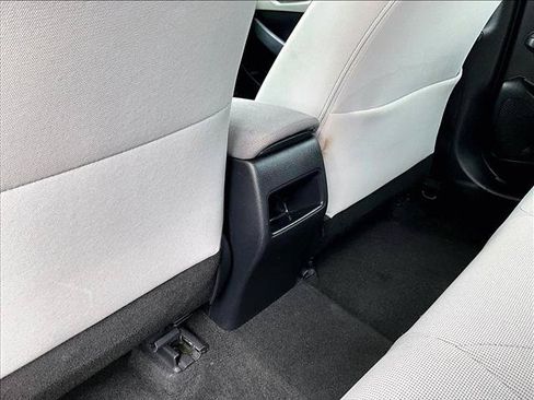 Used 2020 Toyota Corolla LE FWD image 22