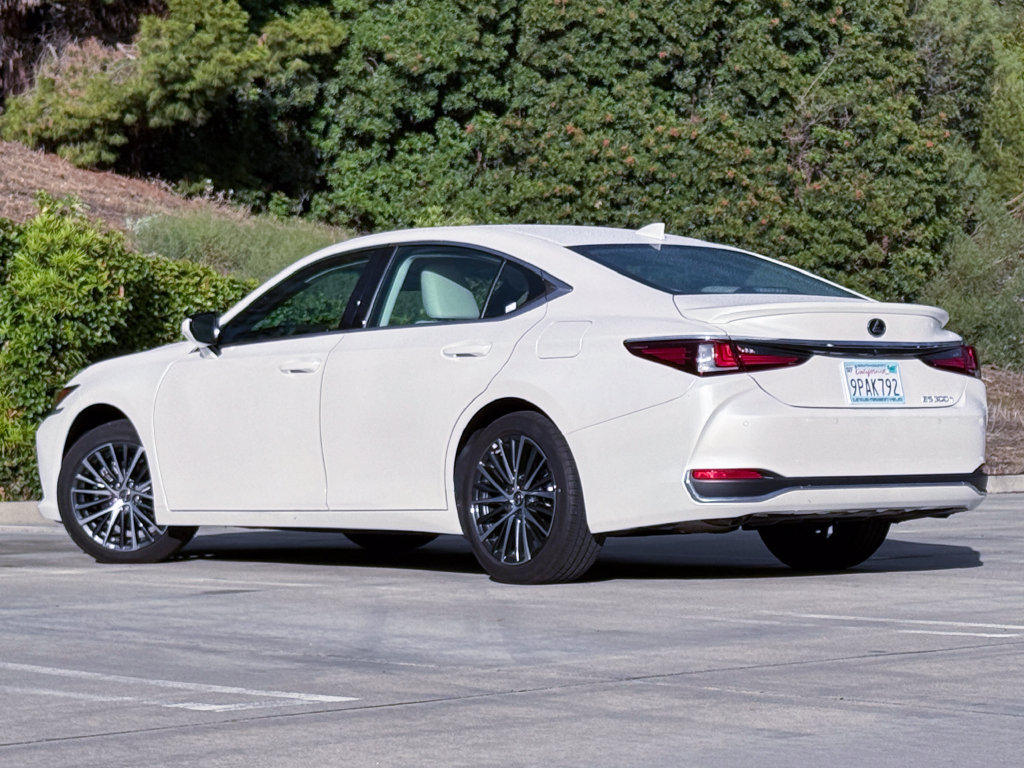 Certified 2024 Lexus ES 300h w/ Premium Package FWD image 2
