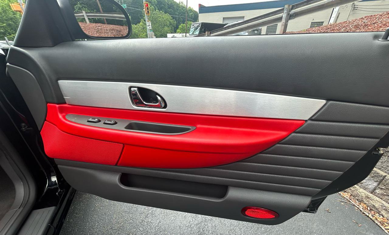 Used 2002 Ford Thunderbird RWD image 25