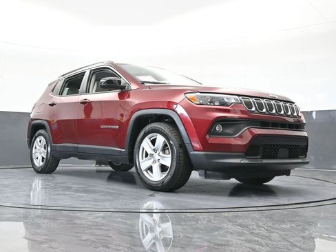 Used 2022 Jeep Compass Latitude w/ Sun and Sound Group image 62