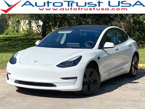 Used 2023 Tesla Model 3 Standard Range image 1